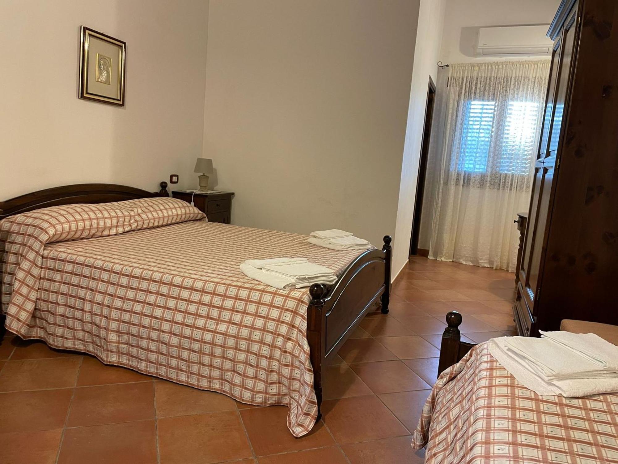 Ponte Calatrasi Agriturismo Roccamena Esterno foto