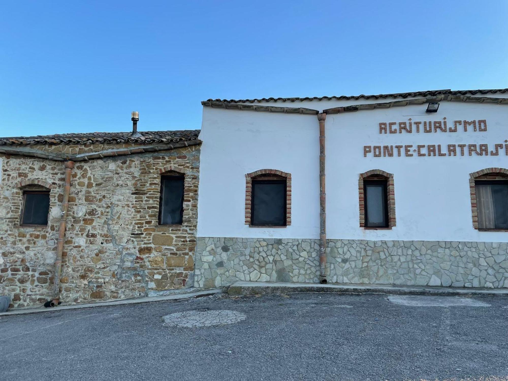Ponte Calatrasi Agriturismo Roccamena Esterno foto