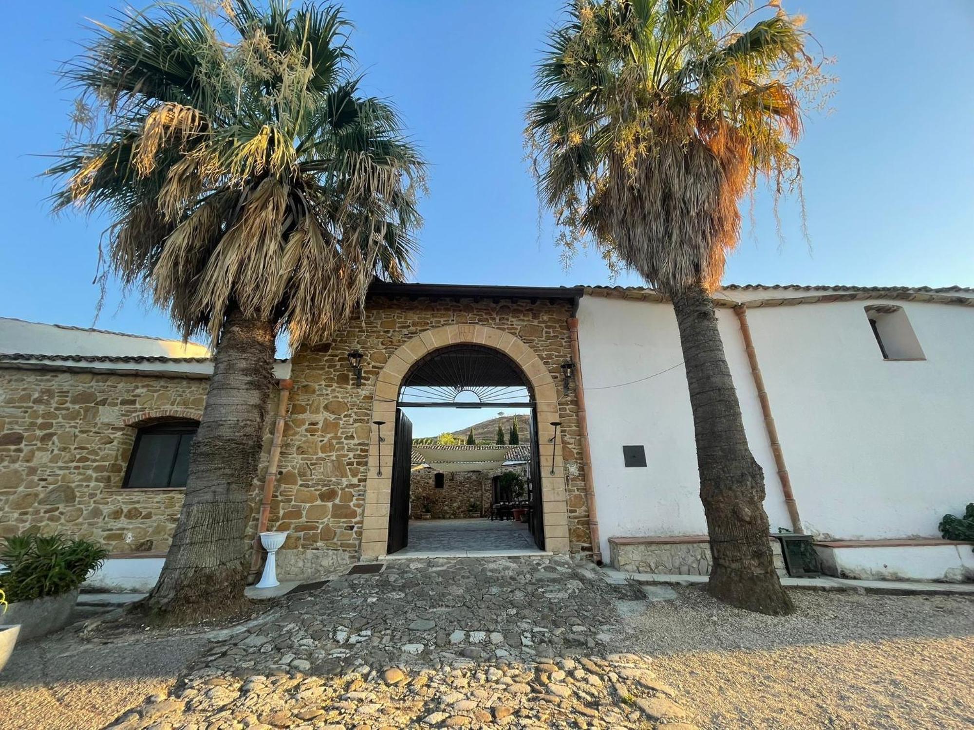 Ponte Calatrasi Agriturismo Roccamena Esterno foto