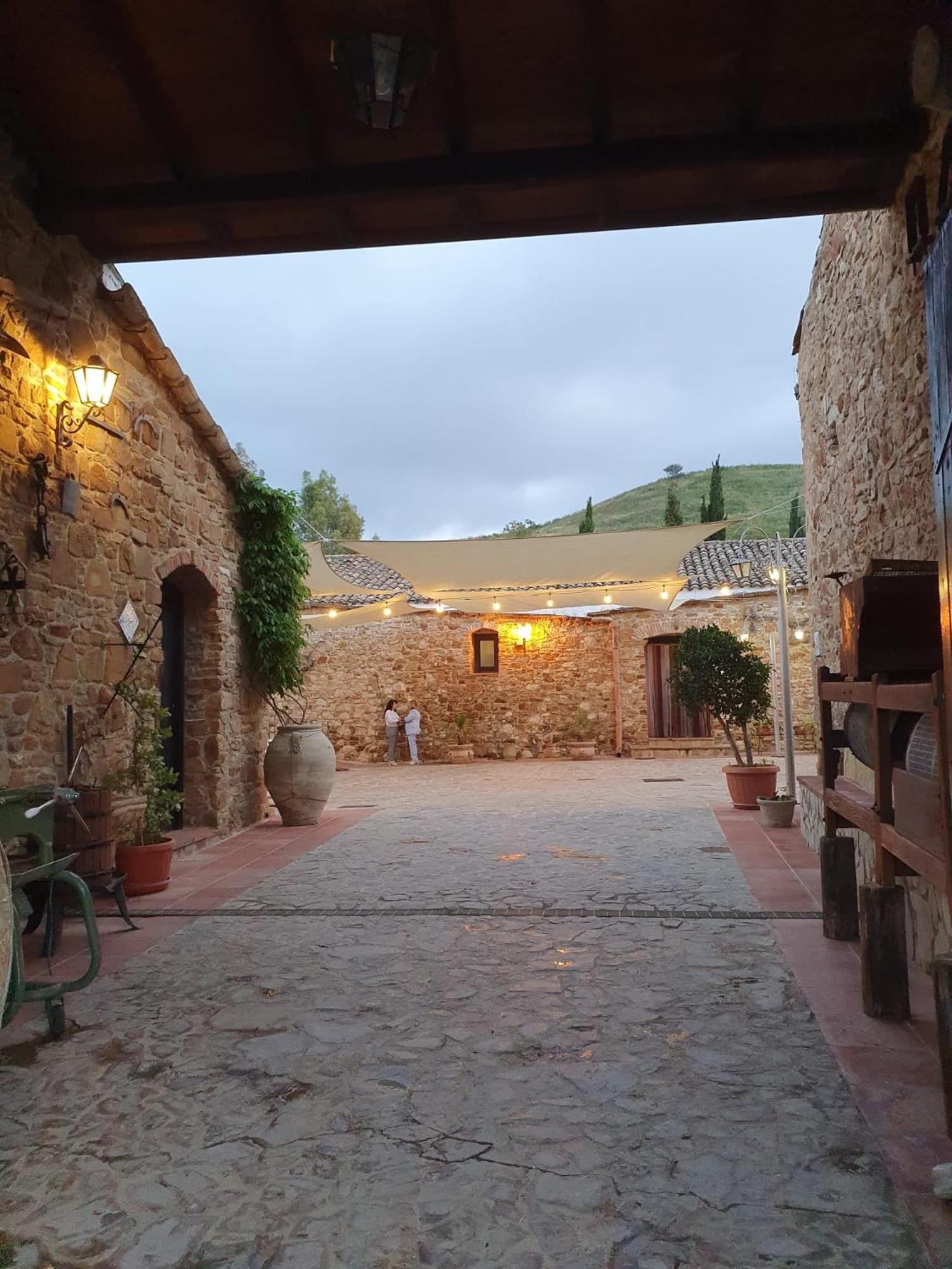 Ponte Calatrasi Agriturismo Roccamena Esterno foto
